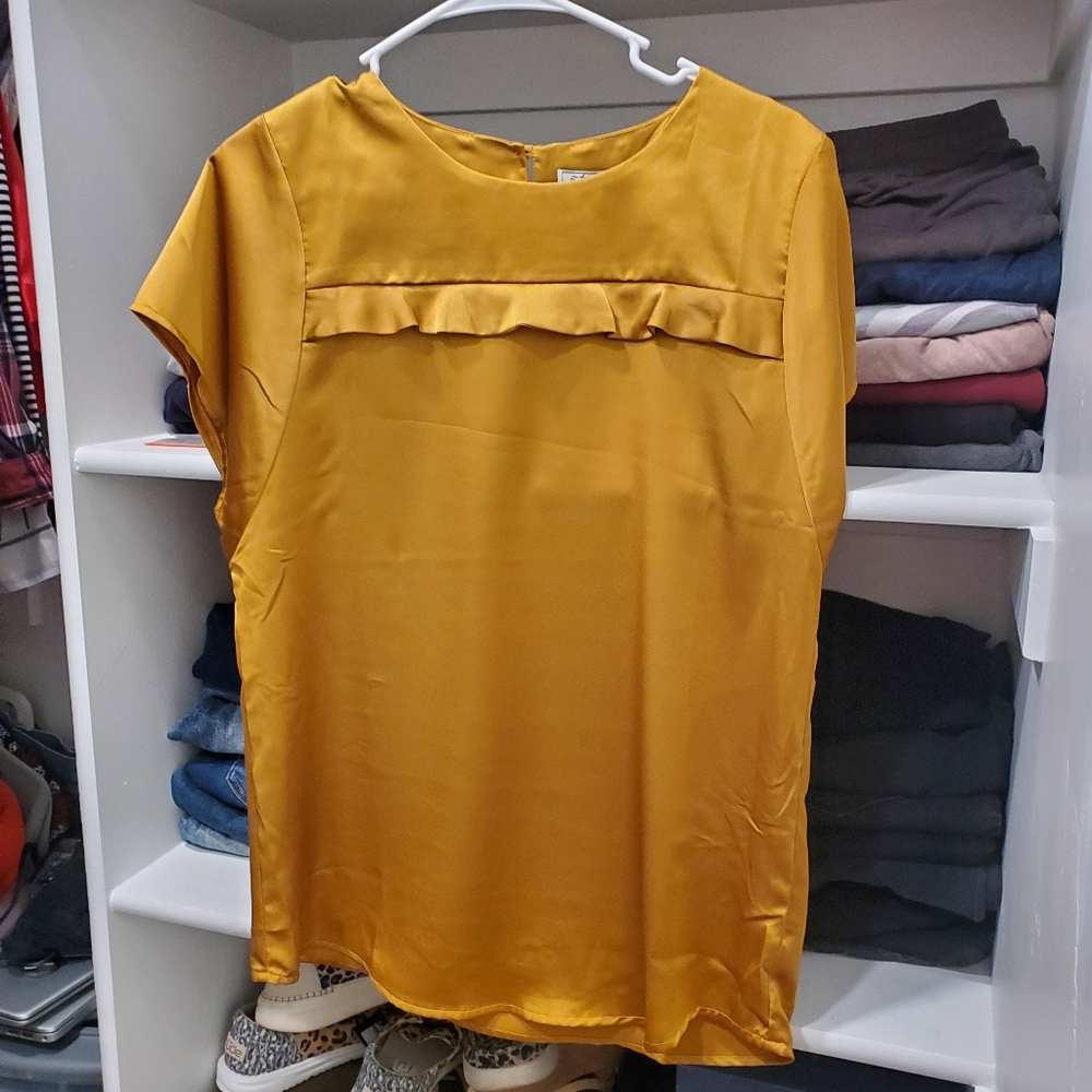 Dress shirt size medium